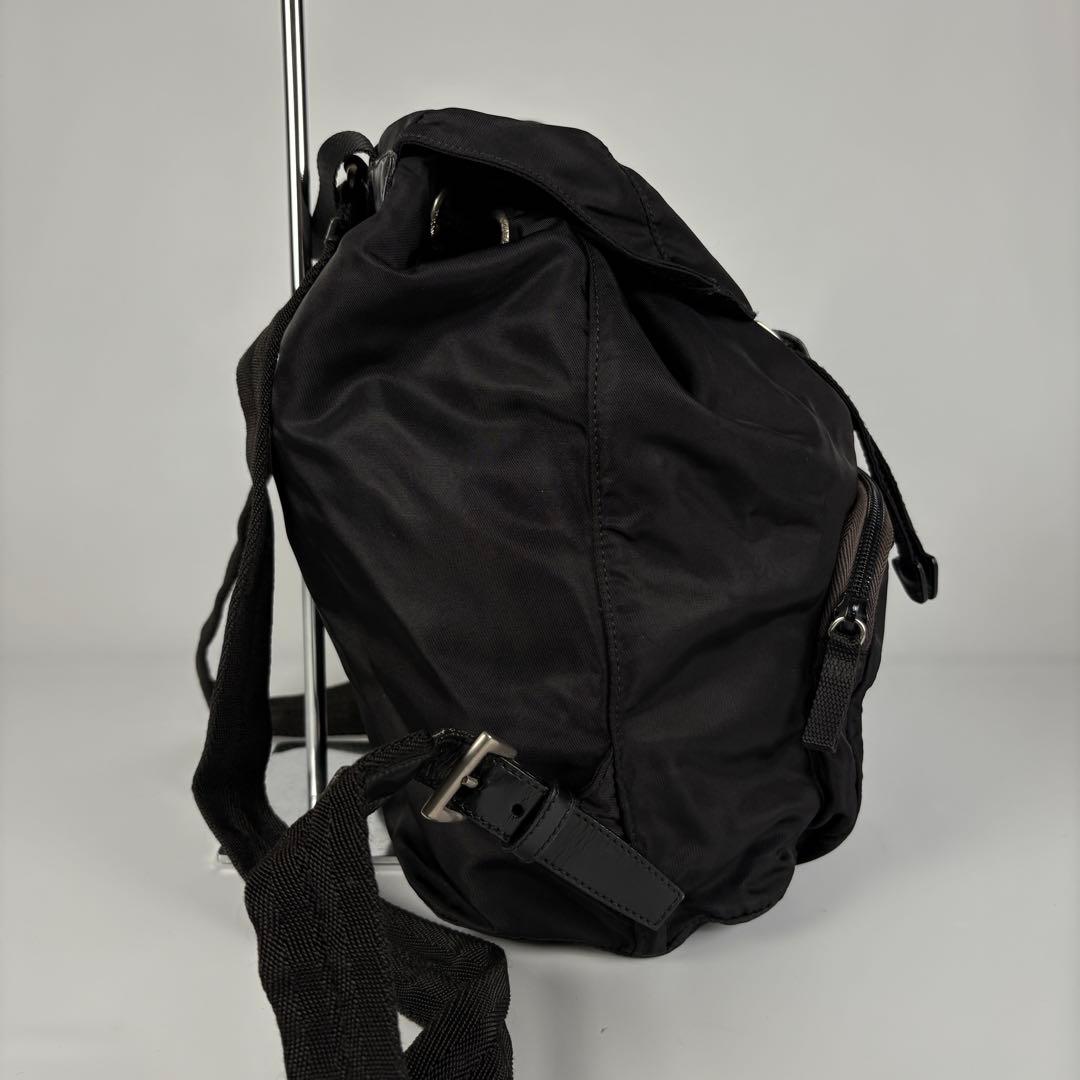 プラダ　テスート　リュック　バックパック　黒　三角ロゴ　ナイロン　レザー