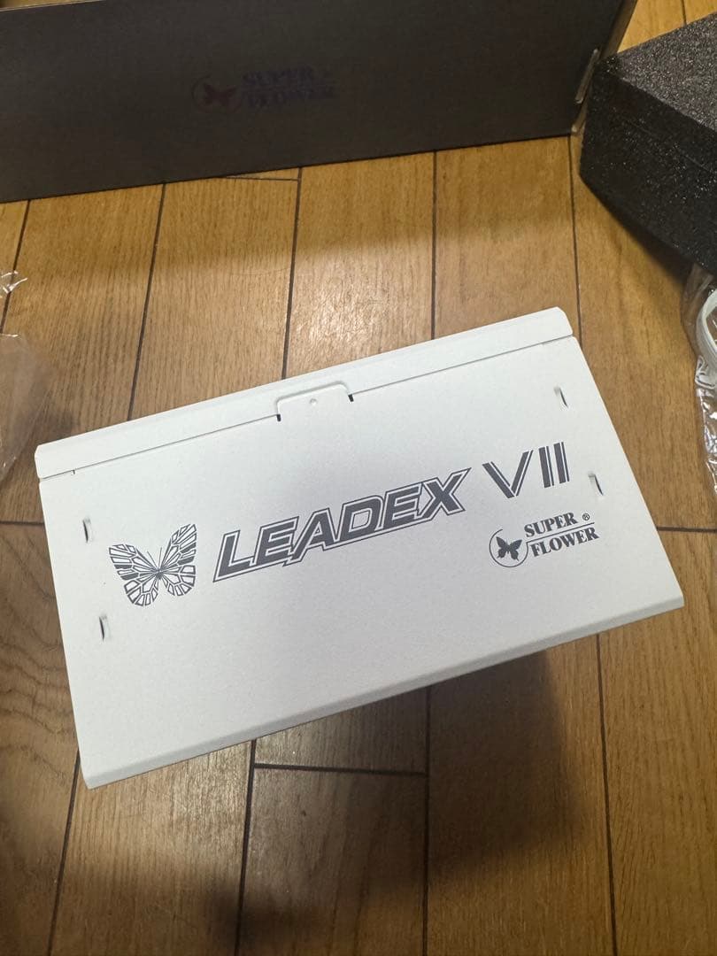 SUPER FLOWER LEADEX VII GOLD 850W ホワイト