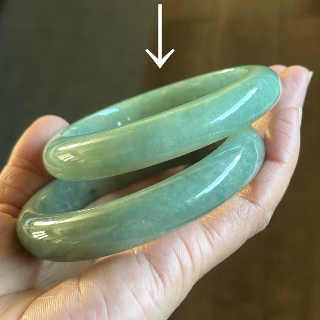 ミャンマー産 天然本翡翠（A貨） 氷種　アップルグリーン色　鑑定書付き　バングル