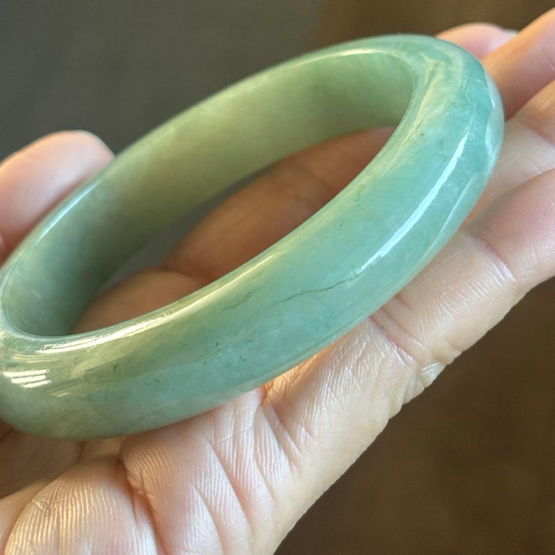 ミャンマー産 天然本翡翠（A貨） 氷種　アップルグリーン色　鑑定書付き　バングル