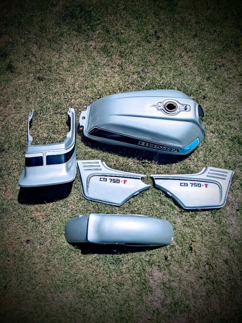 HONDA　CB750F シルバー　外装一式
