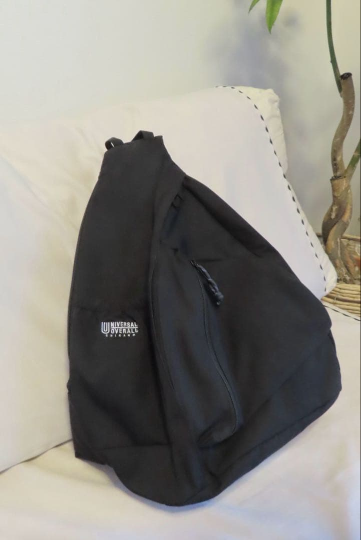 ユニバーサルオーバーオール　ボディバッグ　ワンショルダーバッグ　ブラック