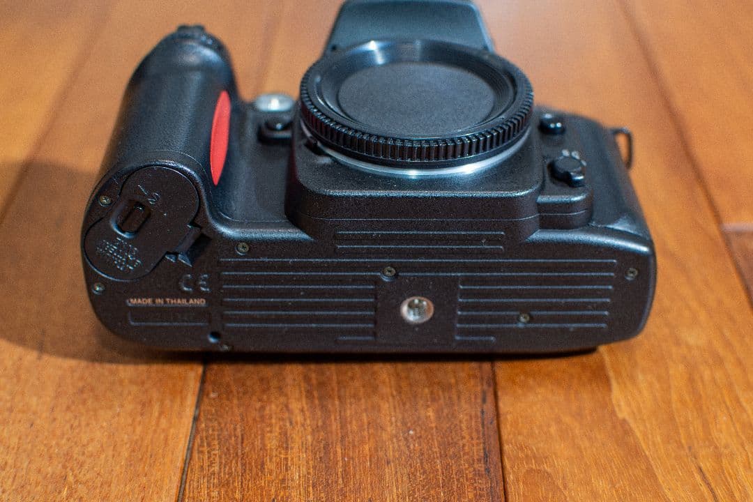 Nikon F80D フィルム一眼レフカメラ