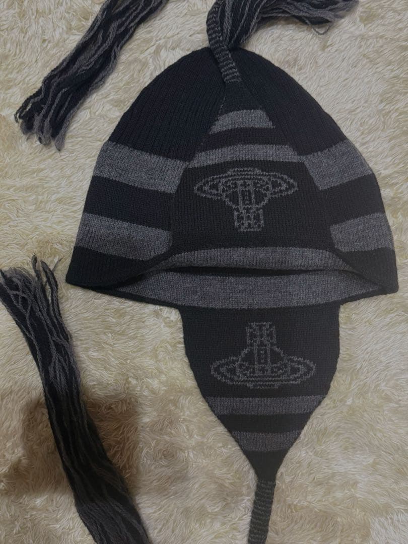 ヴィヴィアンウエストウッド　ニット帽　耳当て付き　フリンジ　オーブ　タッセル