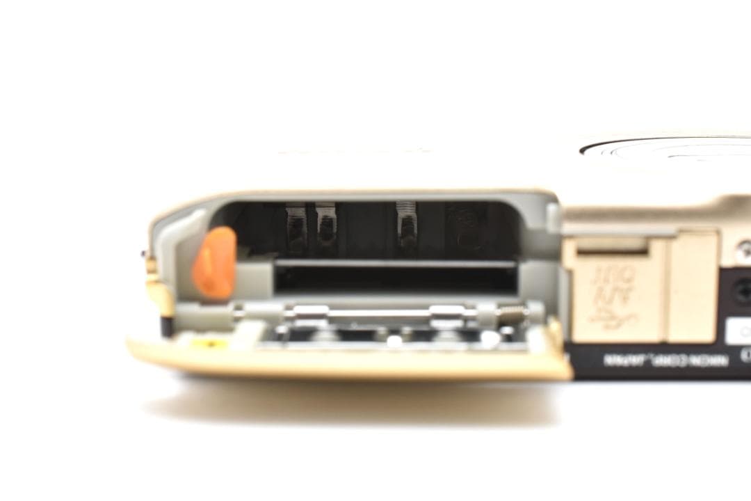 《 美品 》　ニコン　Nikon COOLPIX S3300 ゴールド