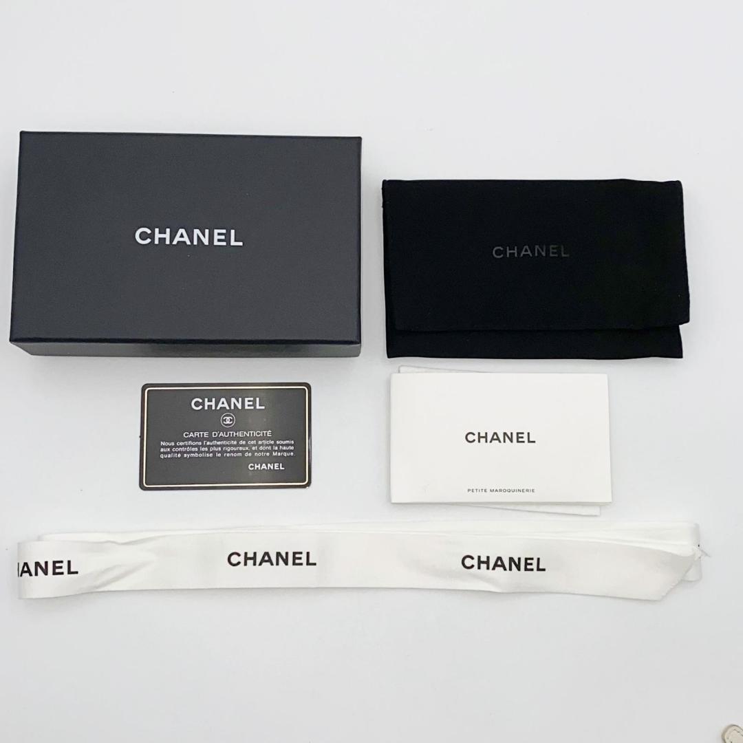 シャネル クラシック ジップケースス マトラッセ キャビアスキン ホワイト