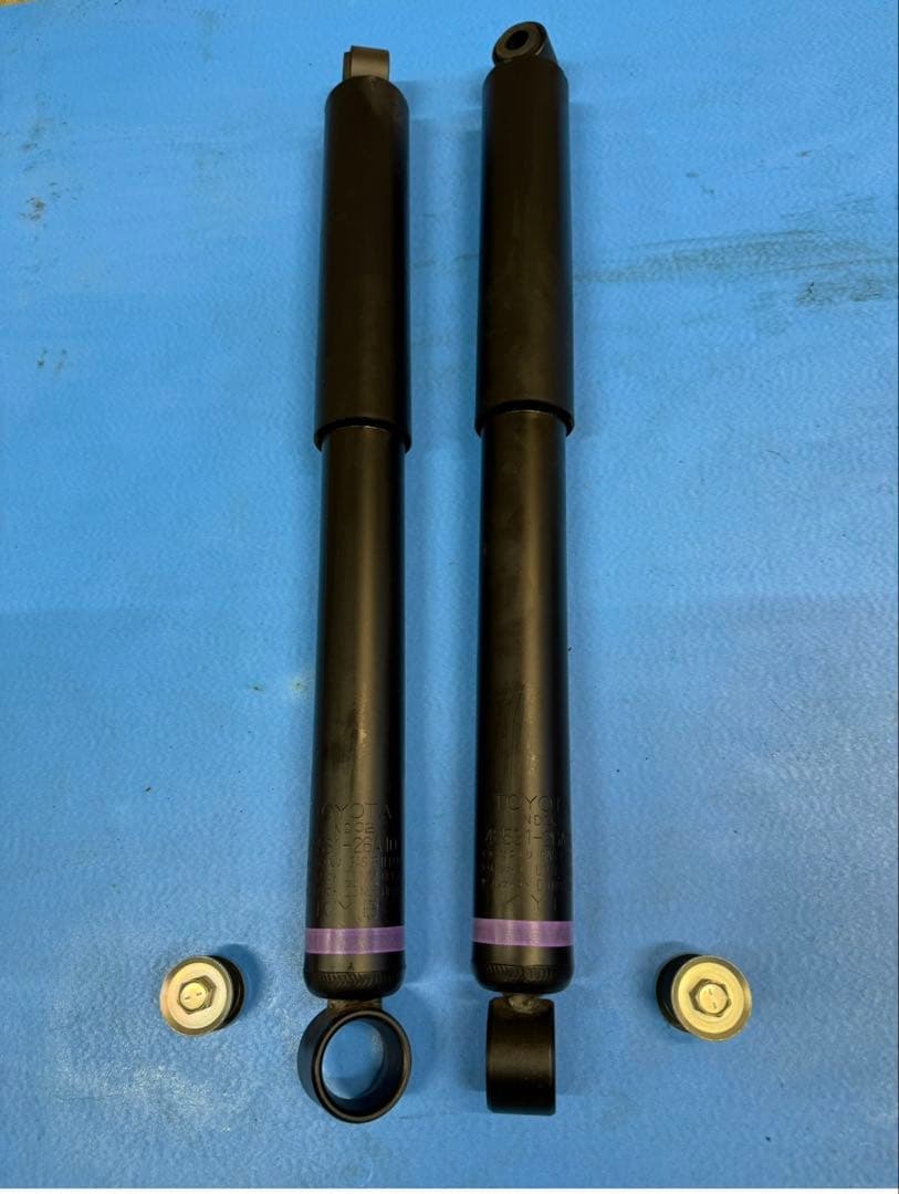 トヨタ 200系 ハイエース 純正 2WD ショックアブソーバー 4本セット