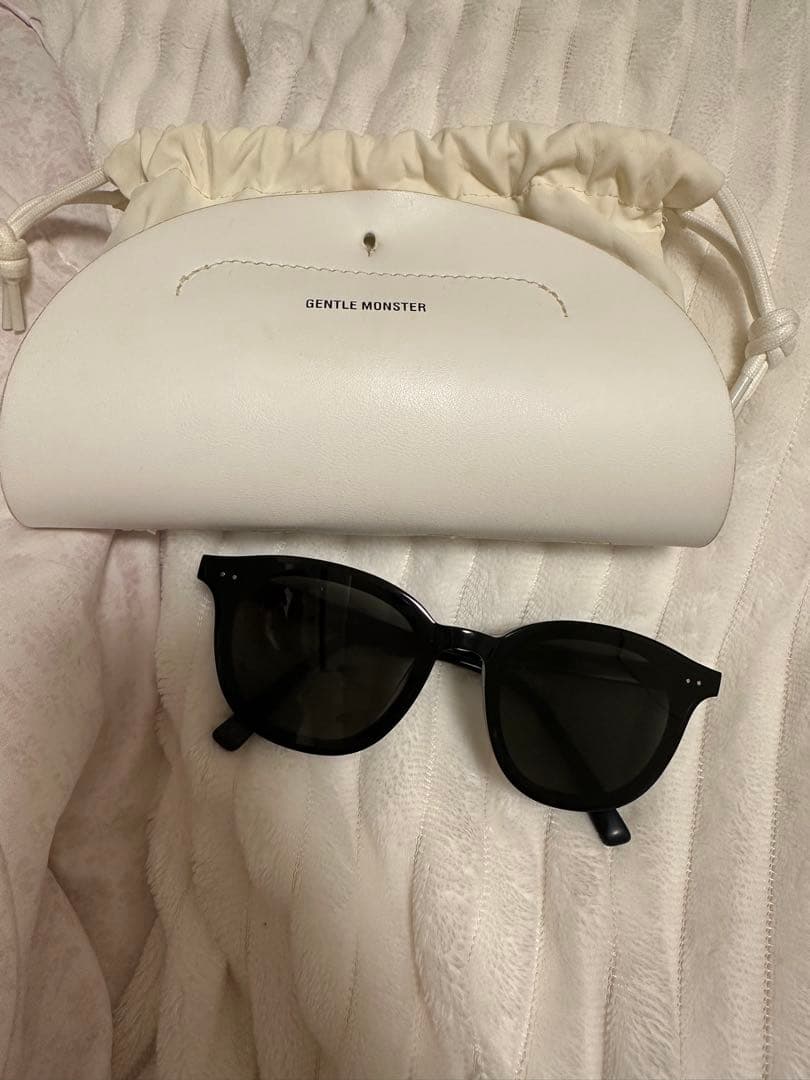 GENTLE MONSTER ブラックサングラス ケース付き