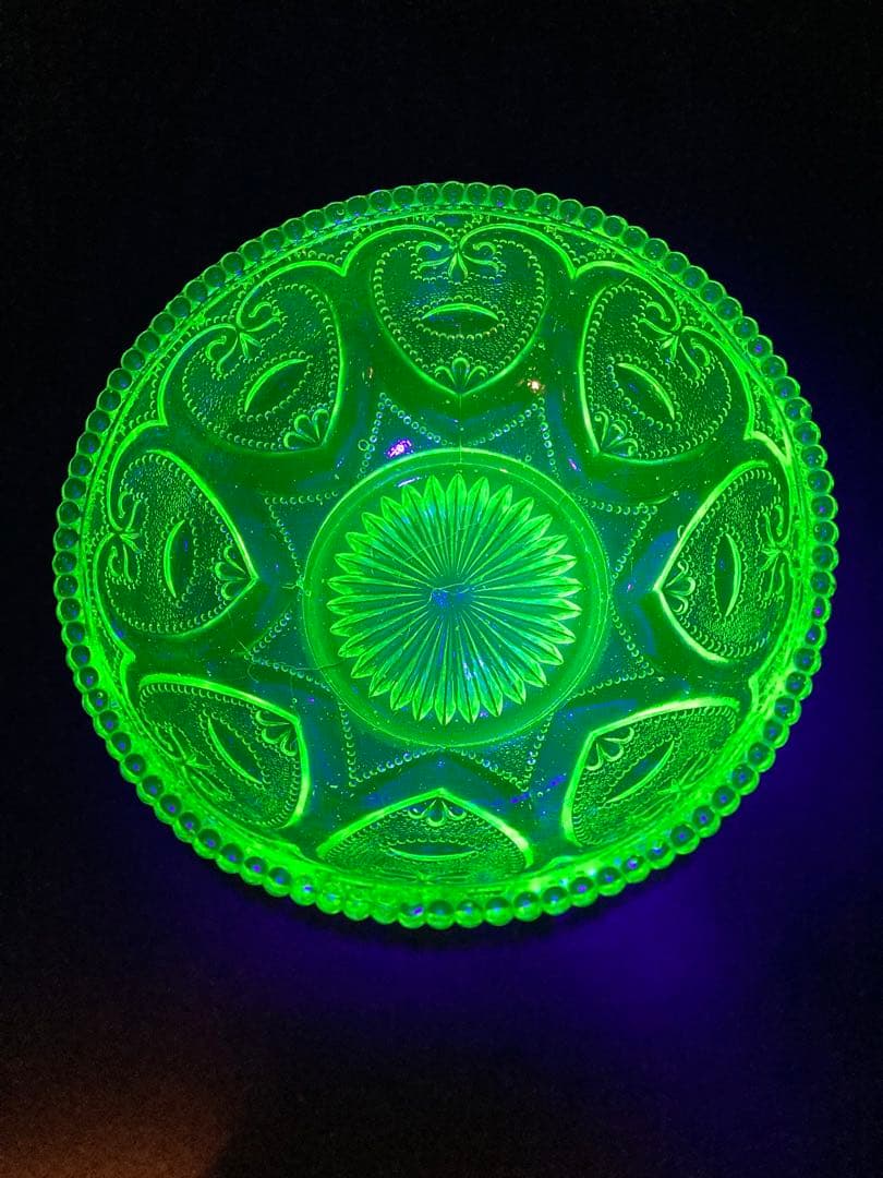 ウランガラス　鉢