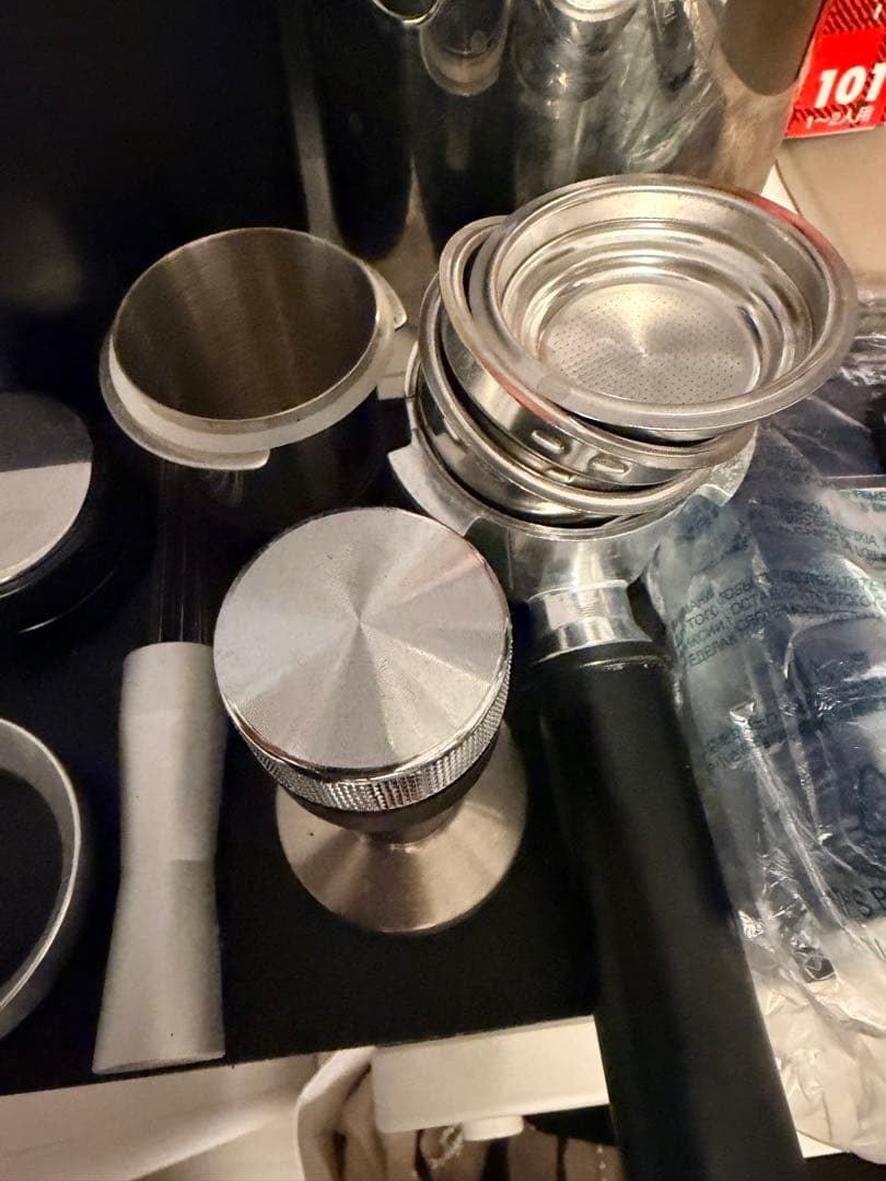 SALE De’Longhiエスプレッソメーカー デディカ アルテ EC885J