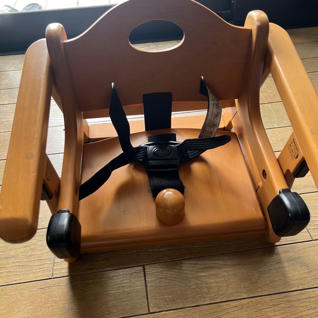 Combi 木製ベビーラック 安全ベルト付き