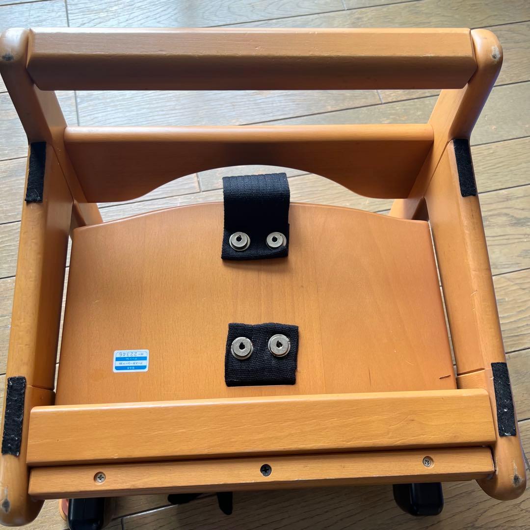 Combi 木製ベビーラック 安全ベルト付き