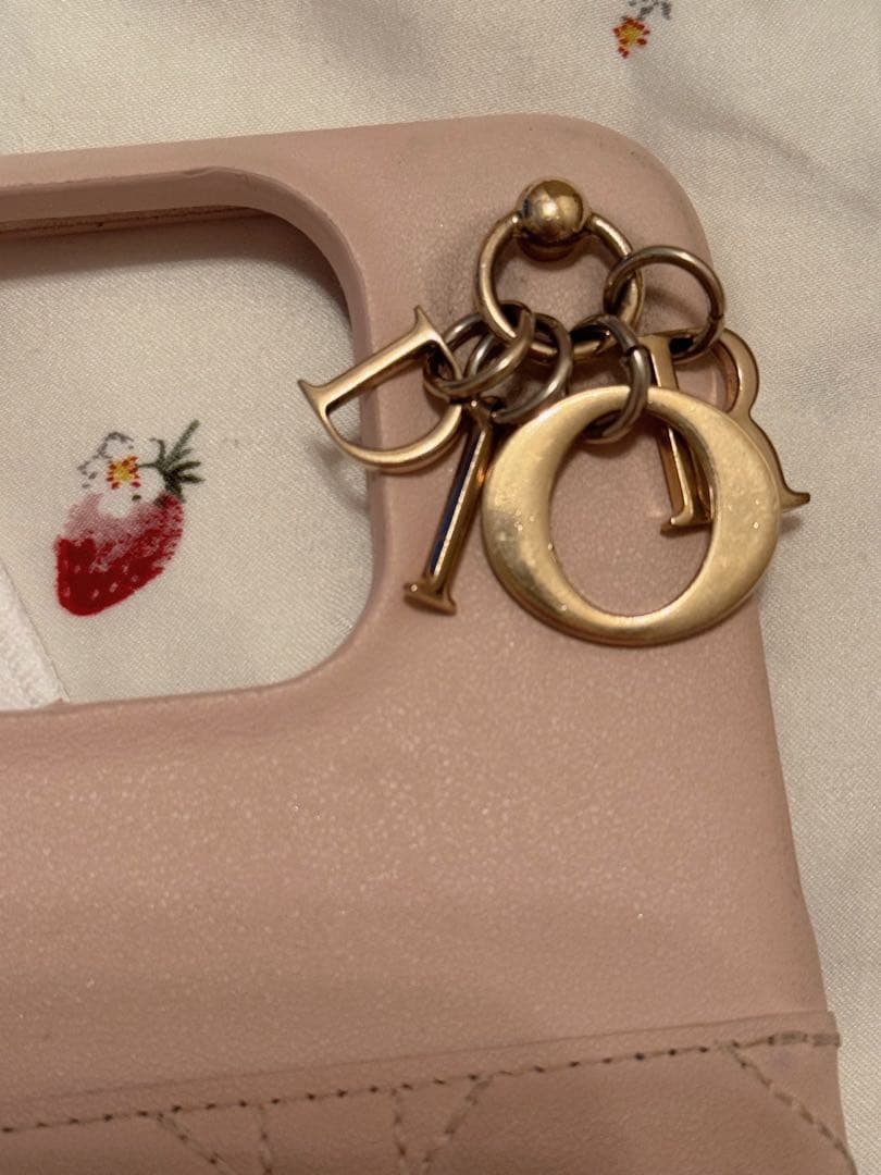 Dior ピンクレザー iPhoneケース チャーム付き 15Pro