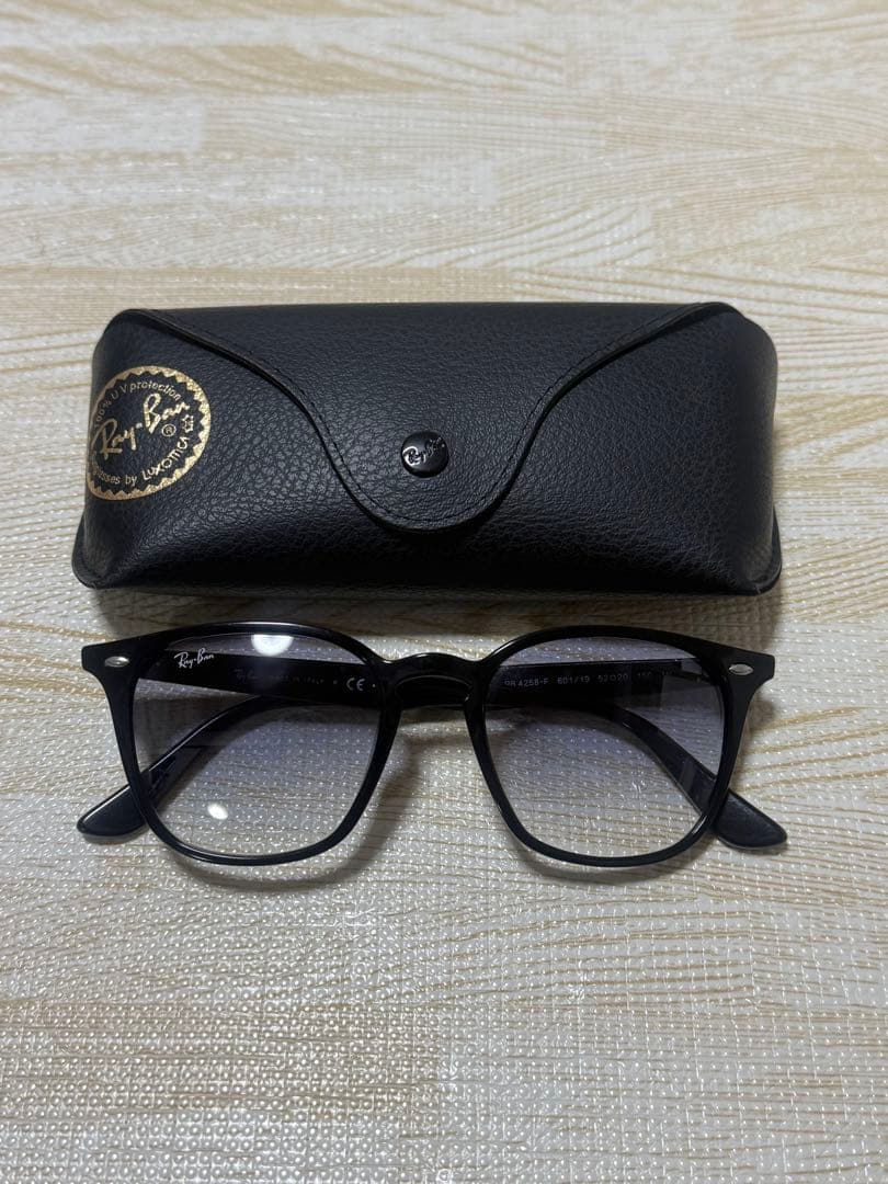レイバン RB 4258-F ブラック ブルーグラデーションレンズ