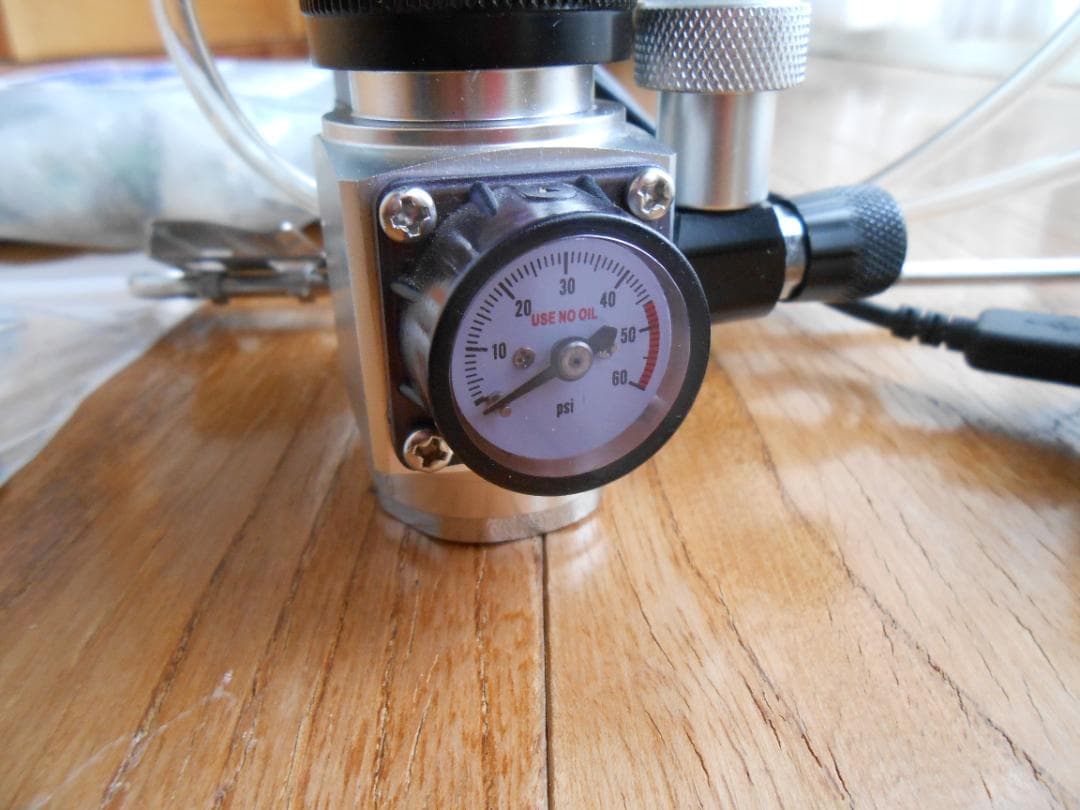 ハルデザイン　CO2レギュレーター　R4000-LS CO2ディフューザー付き