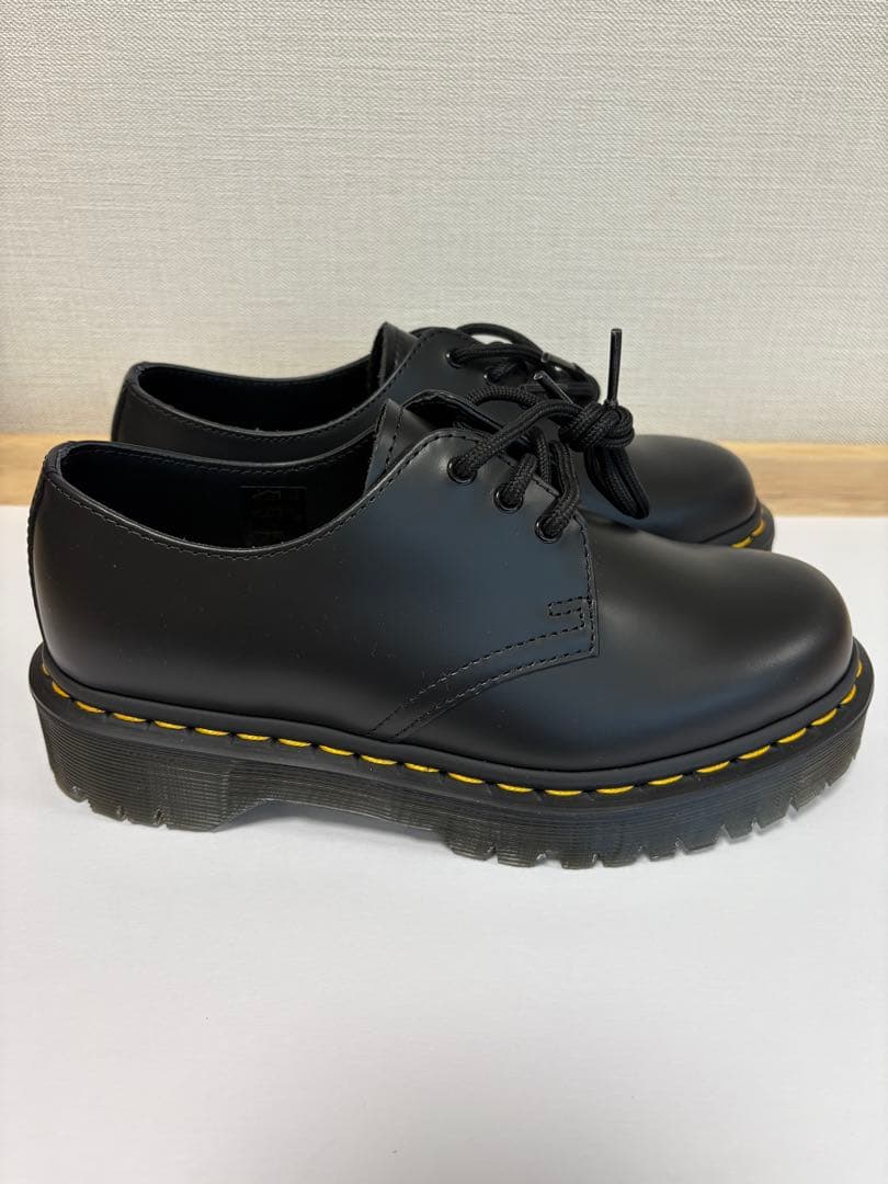 【未使用美品】ドクターマーチン ショートブーツ 厚底 3ホールレディース