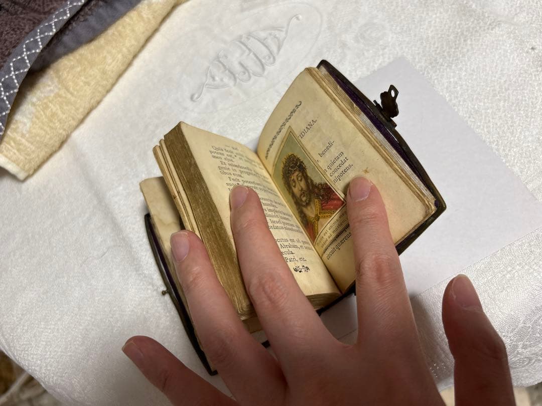 紫モノグラム2冊セットフランスアンティーク◇聖書◇祈祷書◇ミセル◇金彩パープル