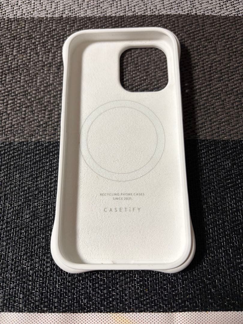 CASETIFY ホワイト　ウェーブシリコンケース 　iPhone17