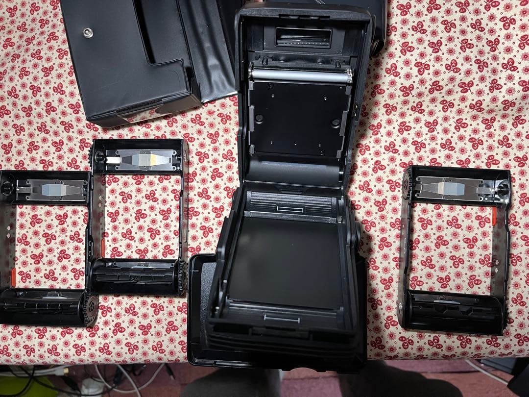 ローライ6000シリーズ用120フィルムマガジンと予備インサート2個