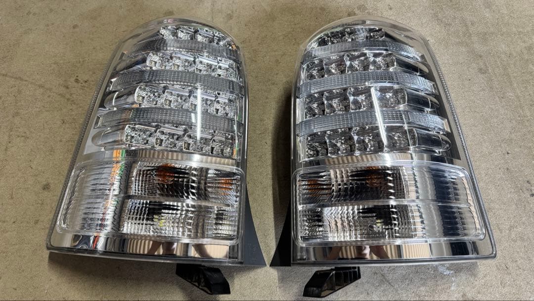 トヨタ純正　ウィッシュ　10系　クリテールランプ　左右セット