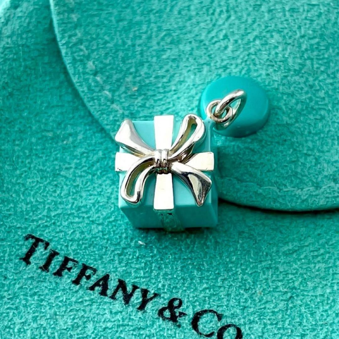 ティファニー ブルー プレゼントボックス エナメル ペンダント XE2fe