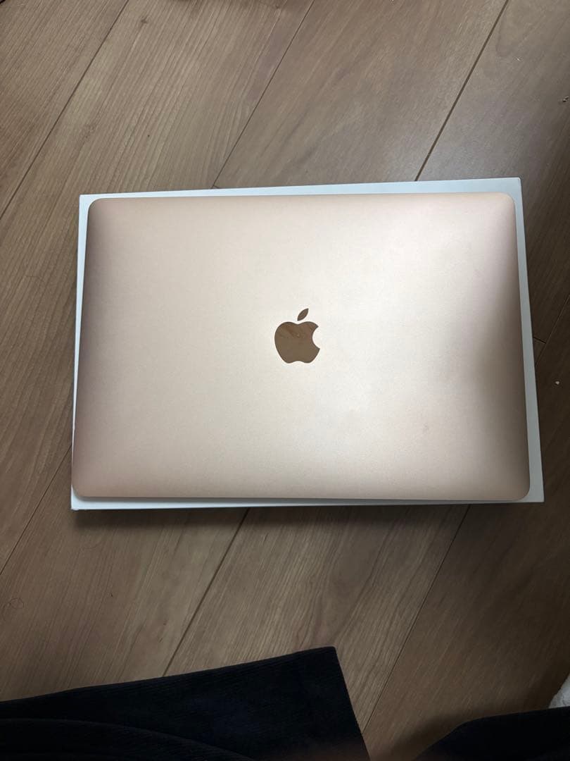 美品 MacBookAir (2020)M1チップ (ケース付き)