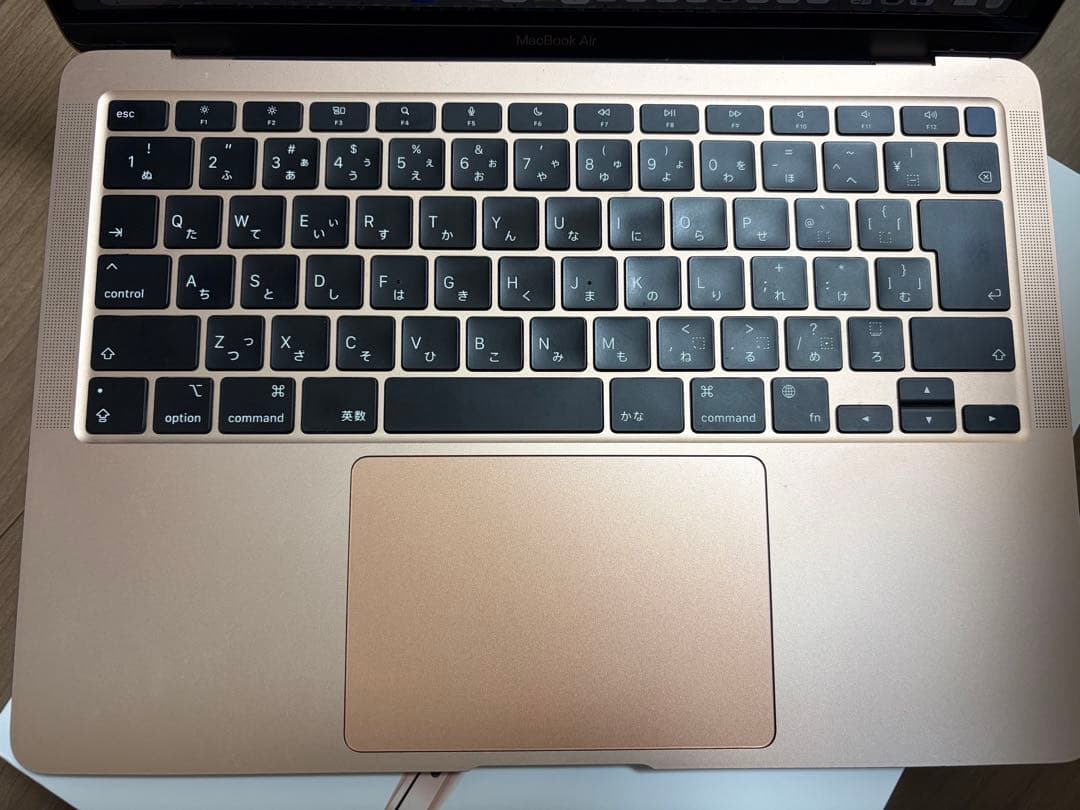 美品 MacBookAir (2020)M1チップ (ケース付き)