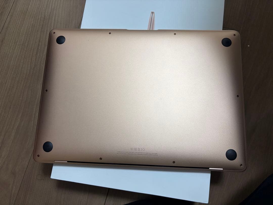 美品 MacBookAir (2020)M1チップ (ケース付き)