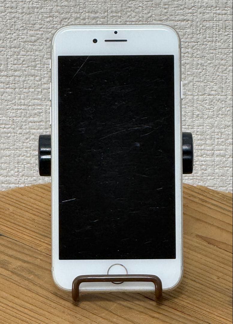 Apple iPhone 8 シルバー 本体 ひび割れあり