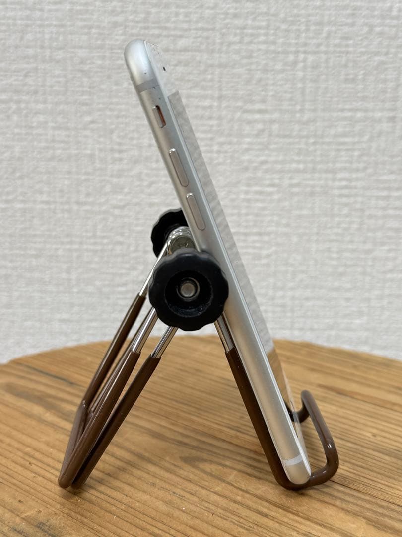 Apple iPhone 8 シルバー 本体 ひび割れあり