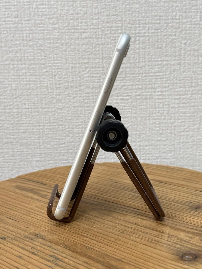 Apple iPhone 8 シルバー 本体 ひび割れあり