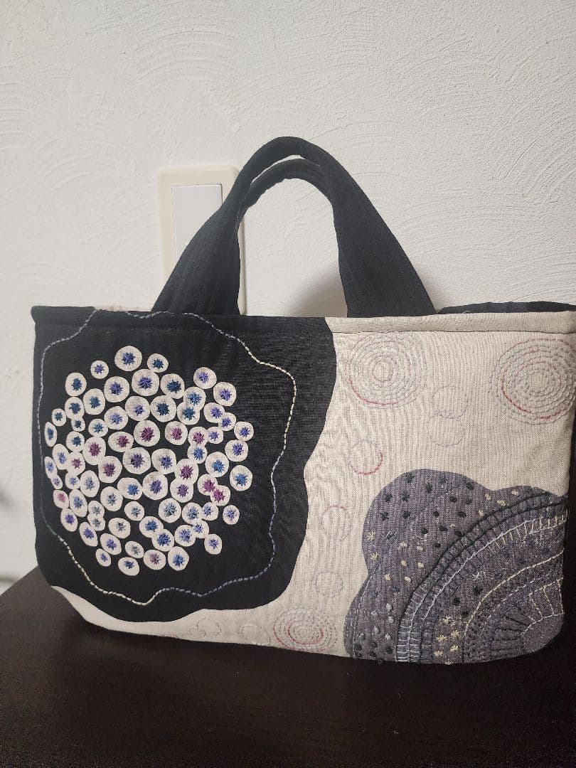 ★★★新作　エチノ生地に豪華な一点物のバッグ　個性的　センソユニコ慈雨等