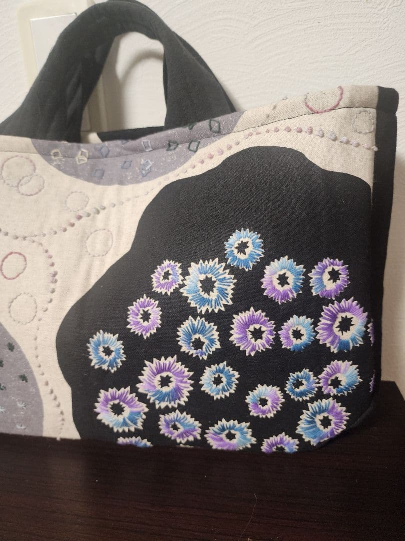 ★★★新作　エチノ生地に豪華な一点物のバッグ　個性的　センソユニコ慈雨等