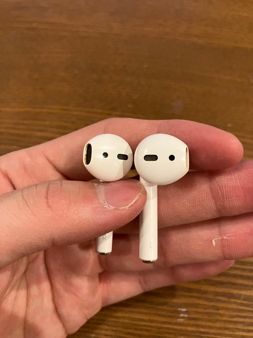 お宝　初代AirPods本体 ホワイト 充電ケース付き　箱未使用品