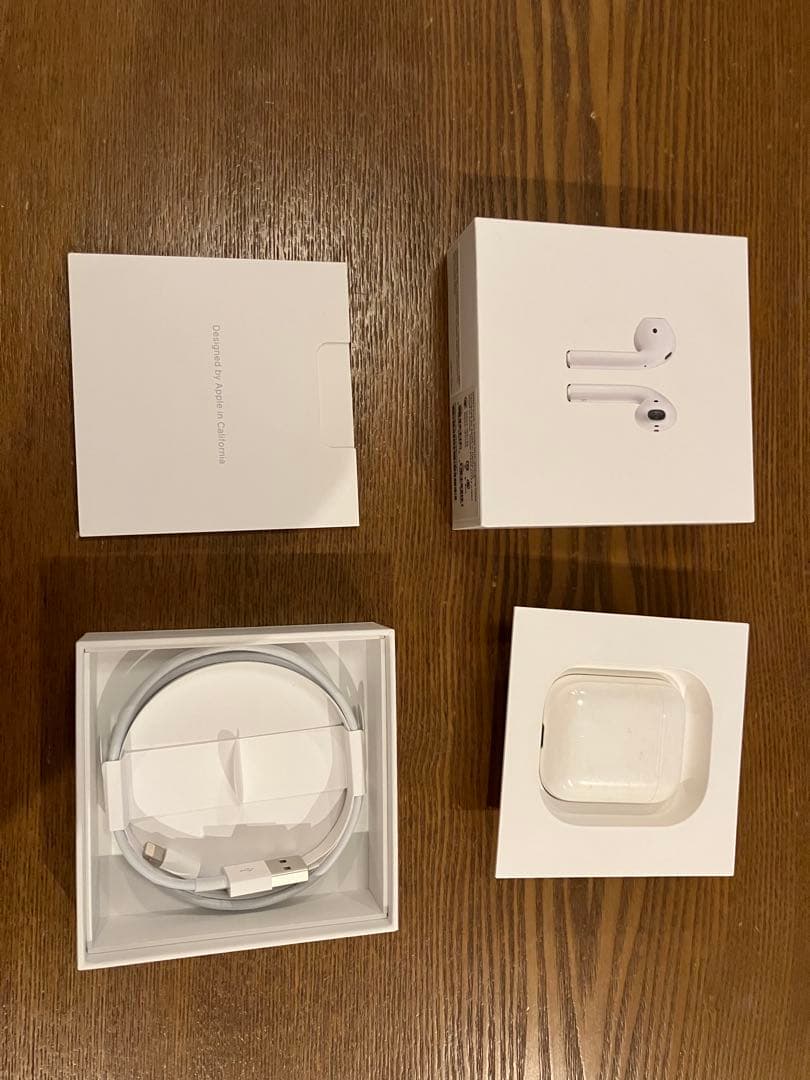 お宝　初代AirPods本体 ホワイト 充電ケース付き　箱未使用品