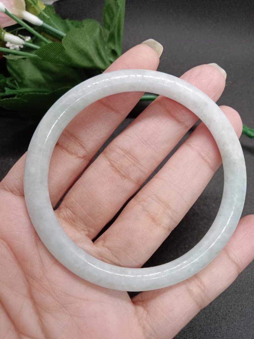 値下げ✨新品✨本翡翠製 バングル 　白翡翠 #53✨おすすめ A貨 ミャンマー產