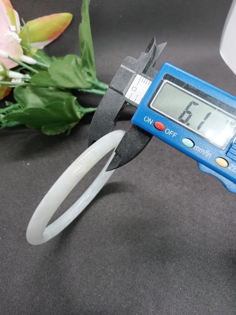 値下げ✨新品✨本翡翠製 バングル 　白翡翠 #53✨おすすめ A貨 ミャンマー產