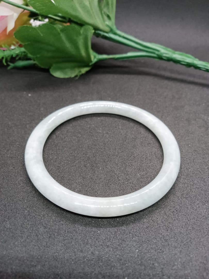 値下げ✨新品✨本翡翠製 バングル 　白翡翠 #53✨おすすめ A貨 ミャンマー產