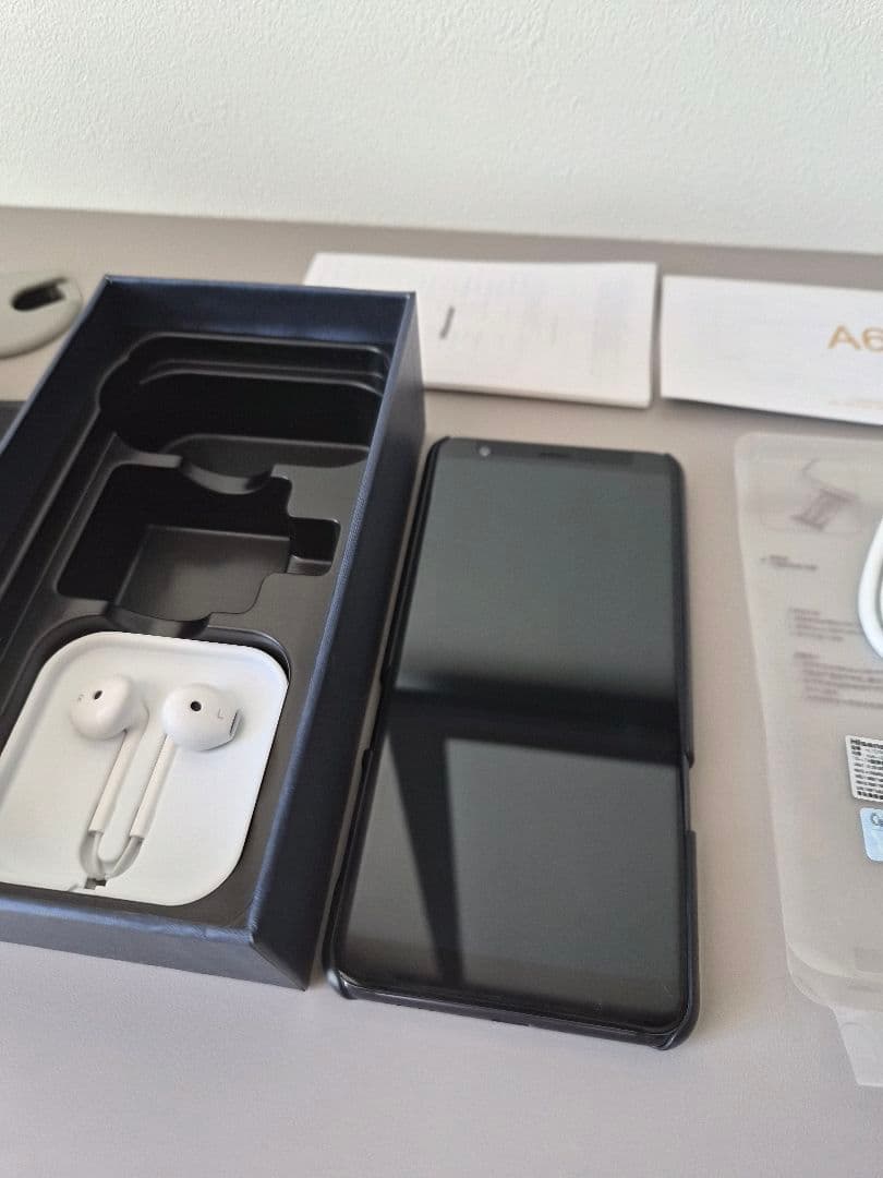 両画面スマホ　Hisense A6