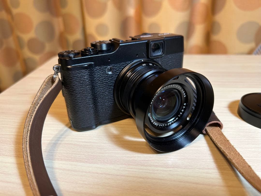 【Tsukiさま専用】FUJIFILM X10 付属品が多数