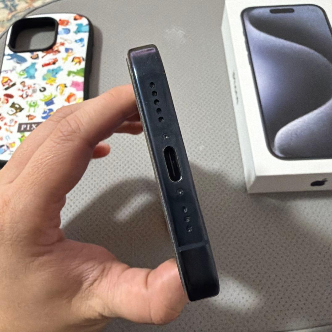 iPhone 15 Pro 256GB SIMフリー　ケース付き