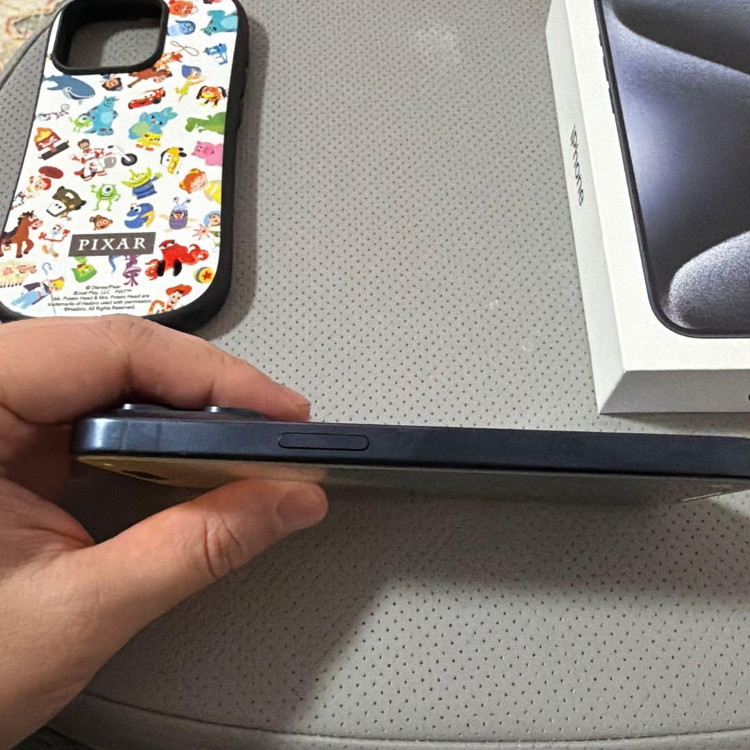 iPhone 15 Pro 256GB SIMフリー　ケース付き