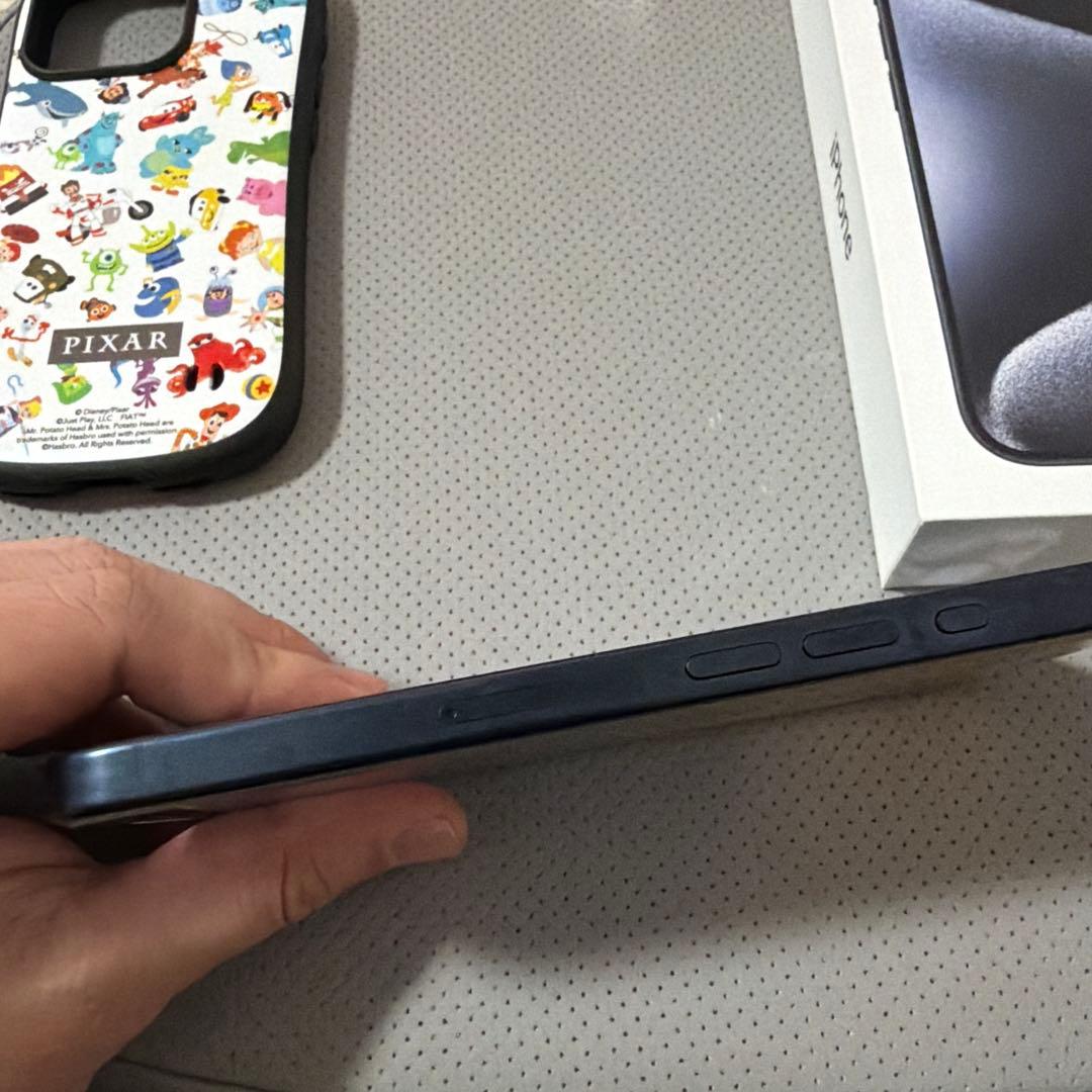 iPhone 15 Pro 256GB SIMフリー　ケース付き