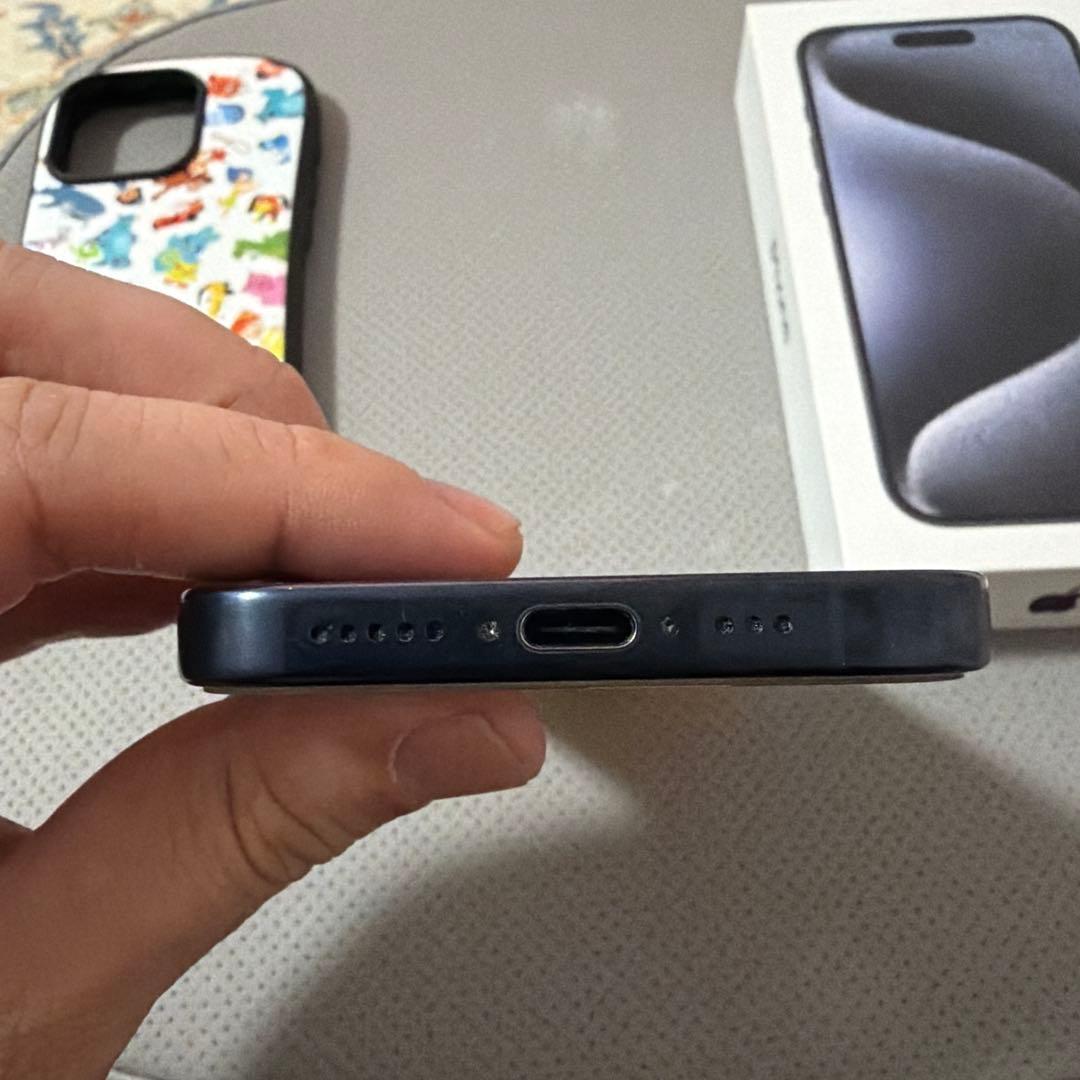 iPhone 15 Pro 256GB SIMフリー　ケース付き