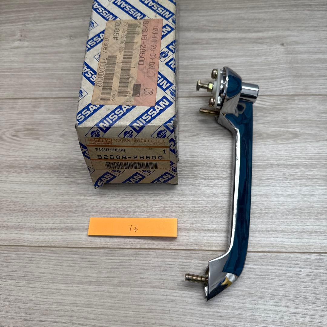 b*4様 （16）NISSAN ESCUTCHEON 82606-28500