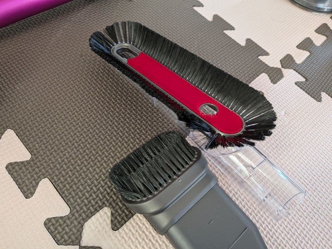 Dyson V6 コードレス掃除機　アタッチメント付