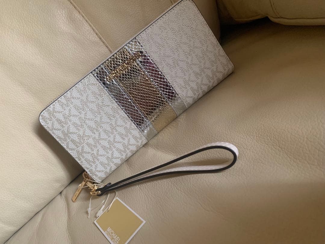 【新品未使用】マイケルコース長財布