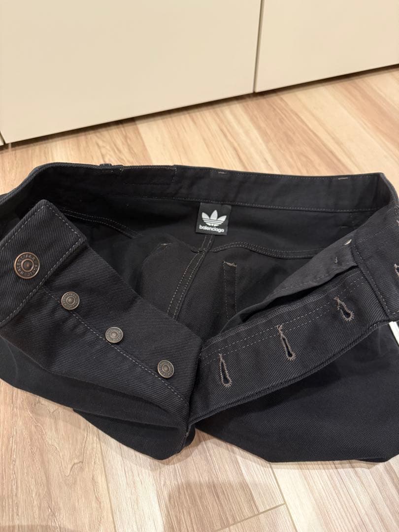 ニックネーム・落札禁止balenciaga × adidasデニムショー