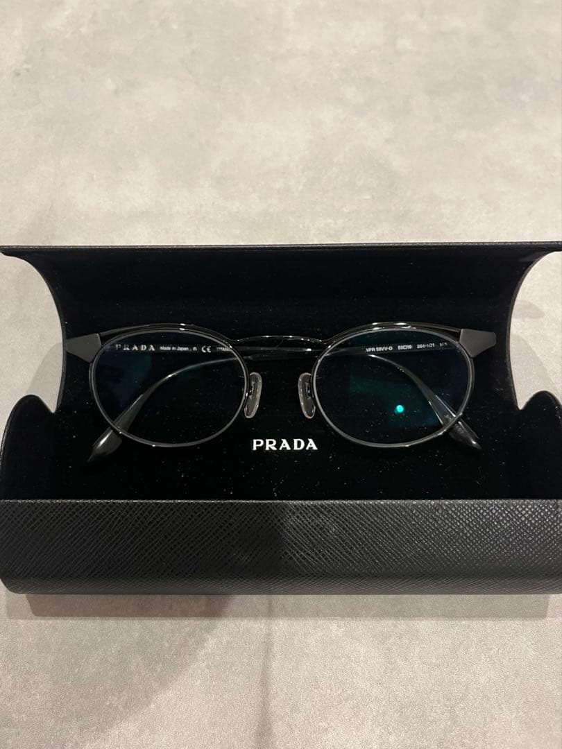 PRADA ブラックオーバルフレームメガネ ケース付き　度無し　日本製