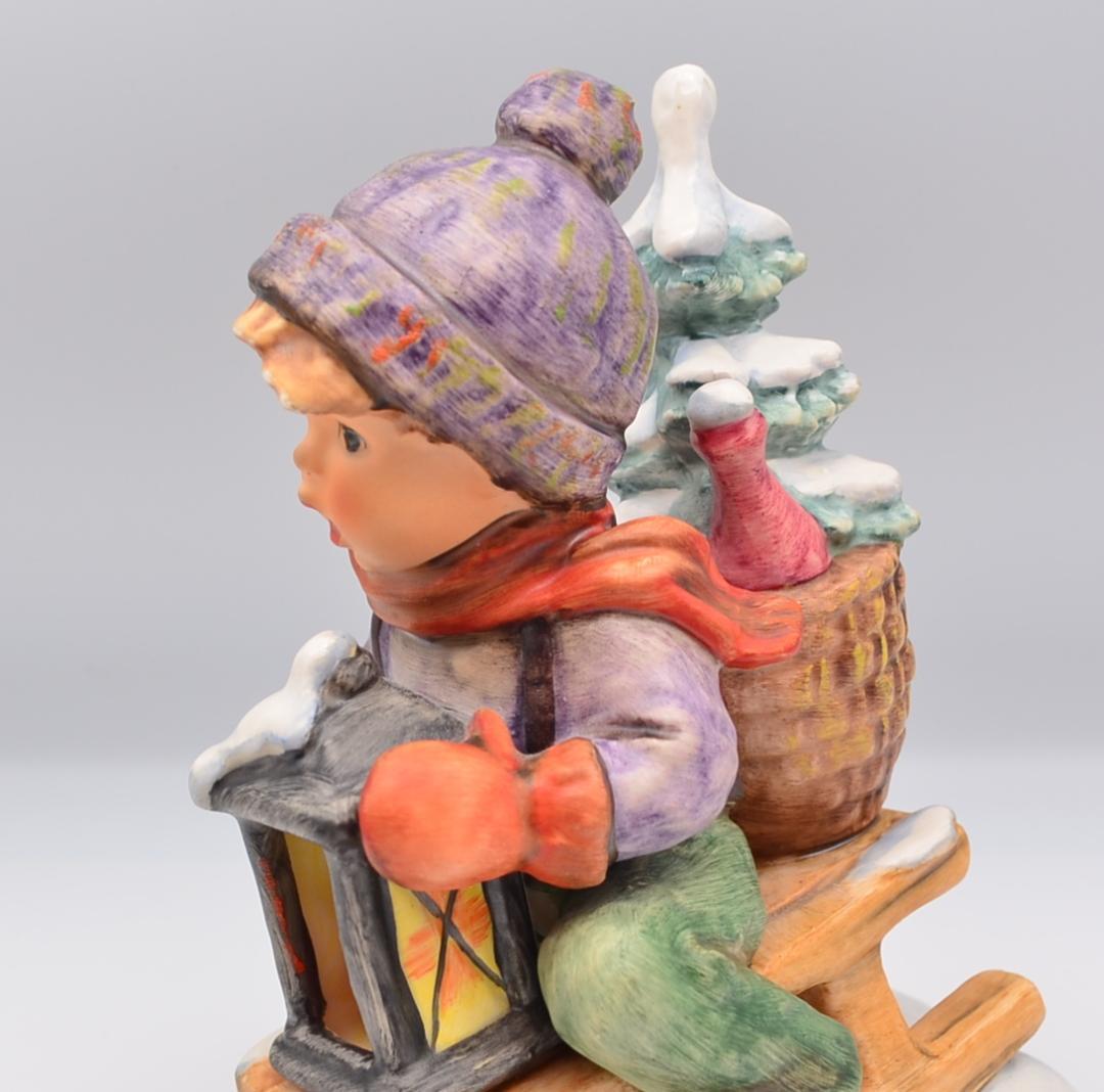 クリスマスに乗る　＃396　No.8　★フンメル人形　台付き　ご成約済み